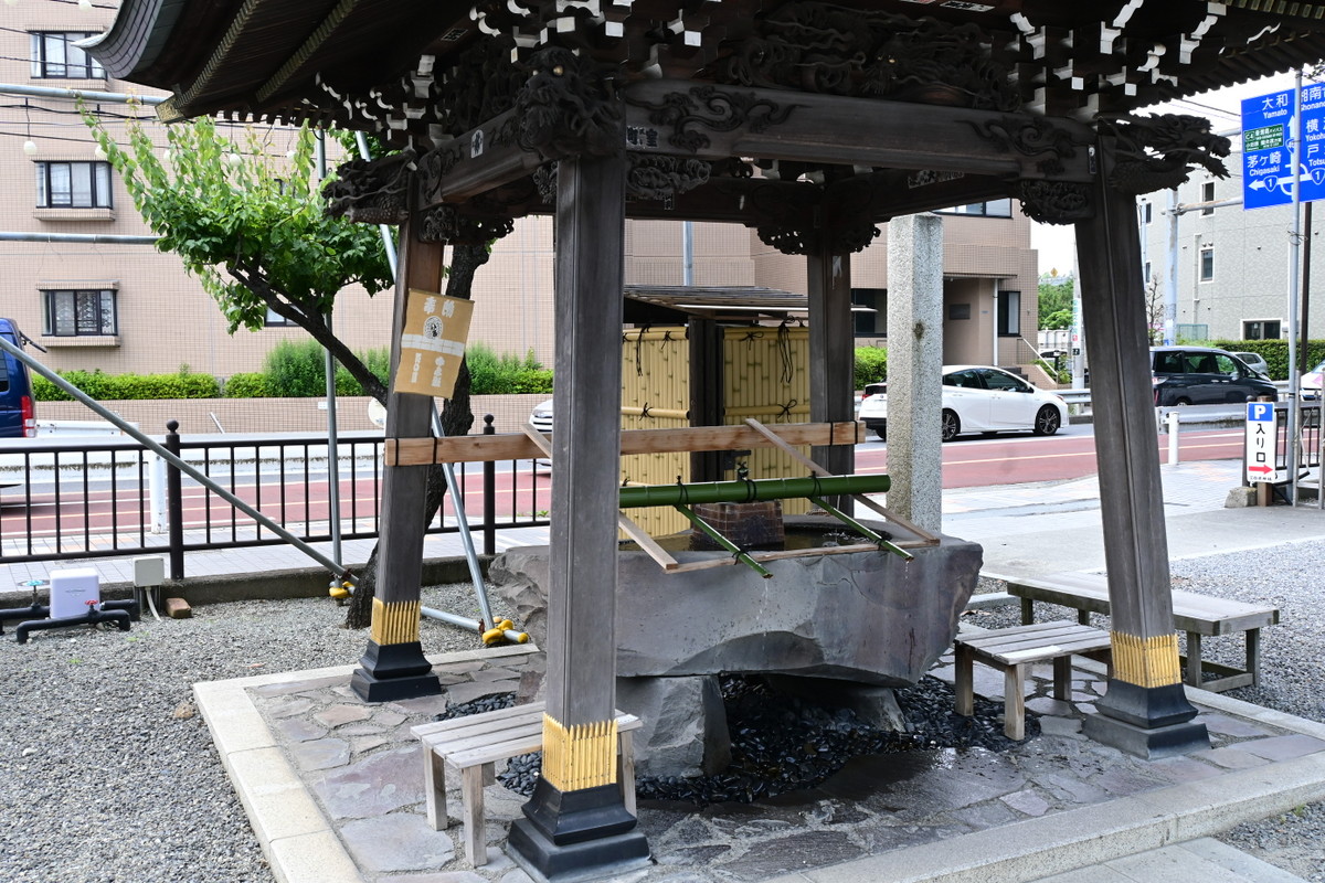 白旗神社：手水舎