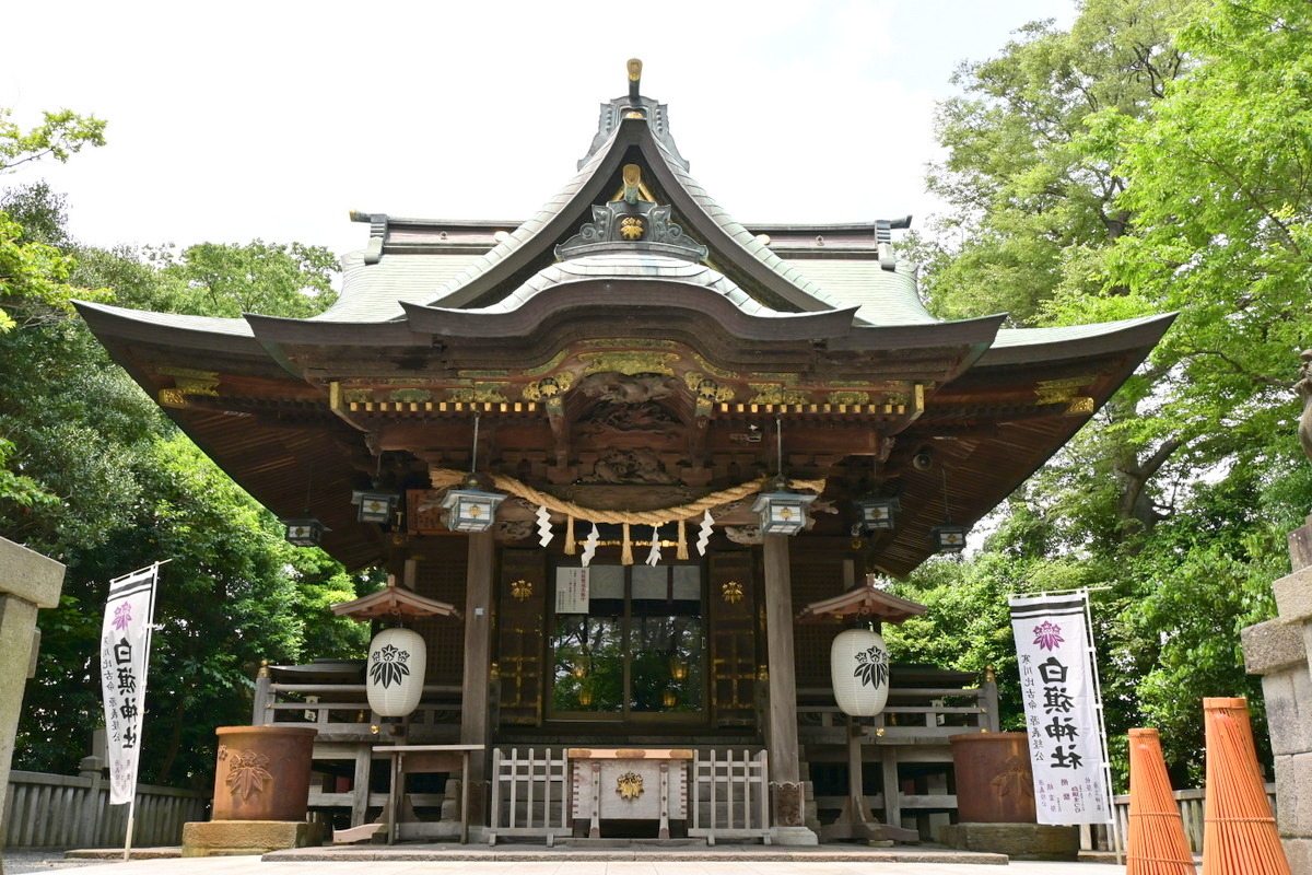 白旗神社：社殿正面