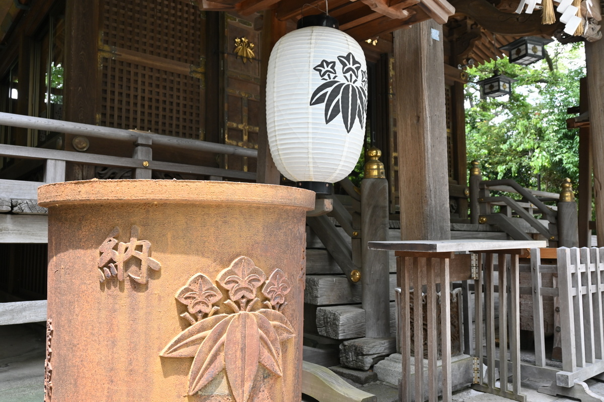 白旗神社：社殿