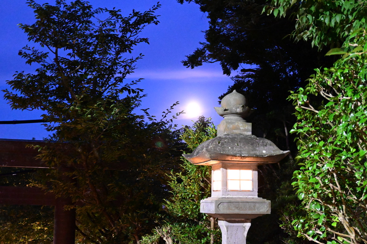 江島神社中津宮灯籠