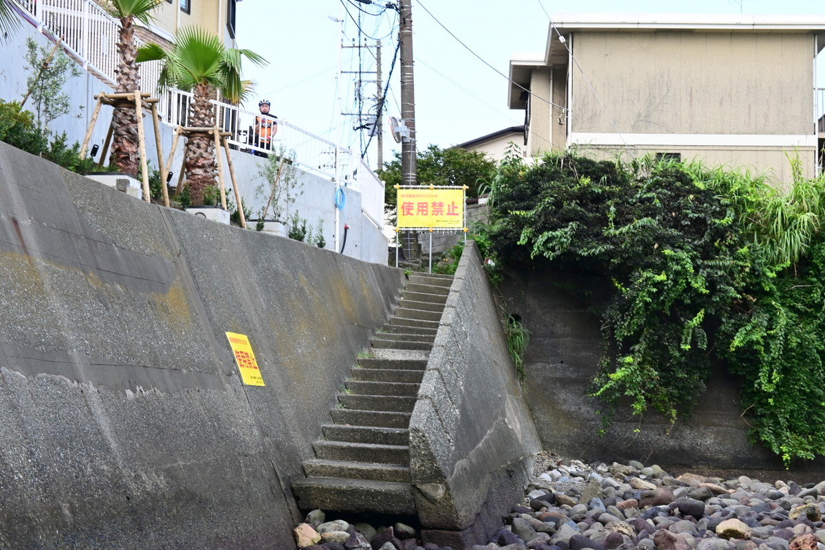 六角ノ井方面への階段（使用禁止）