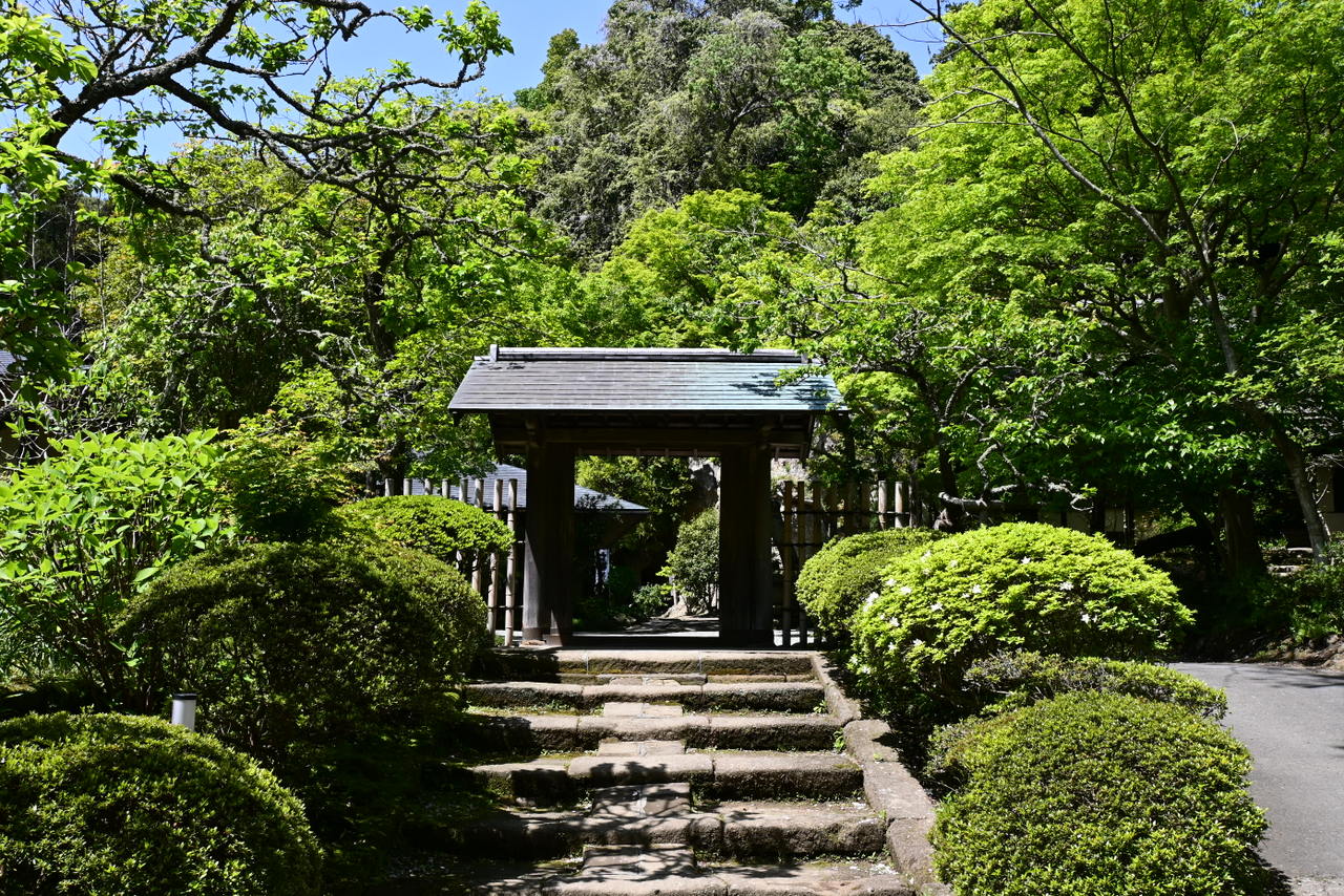 浄智寺：小さな門