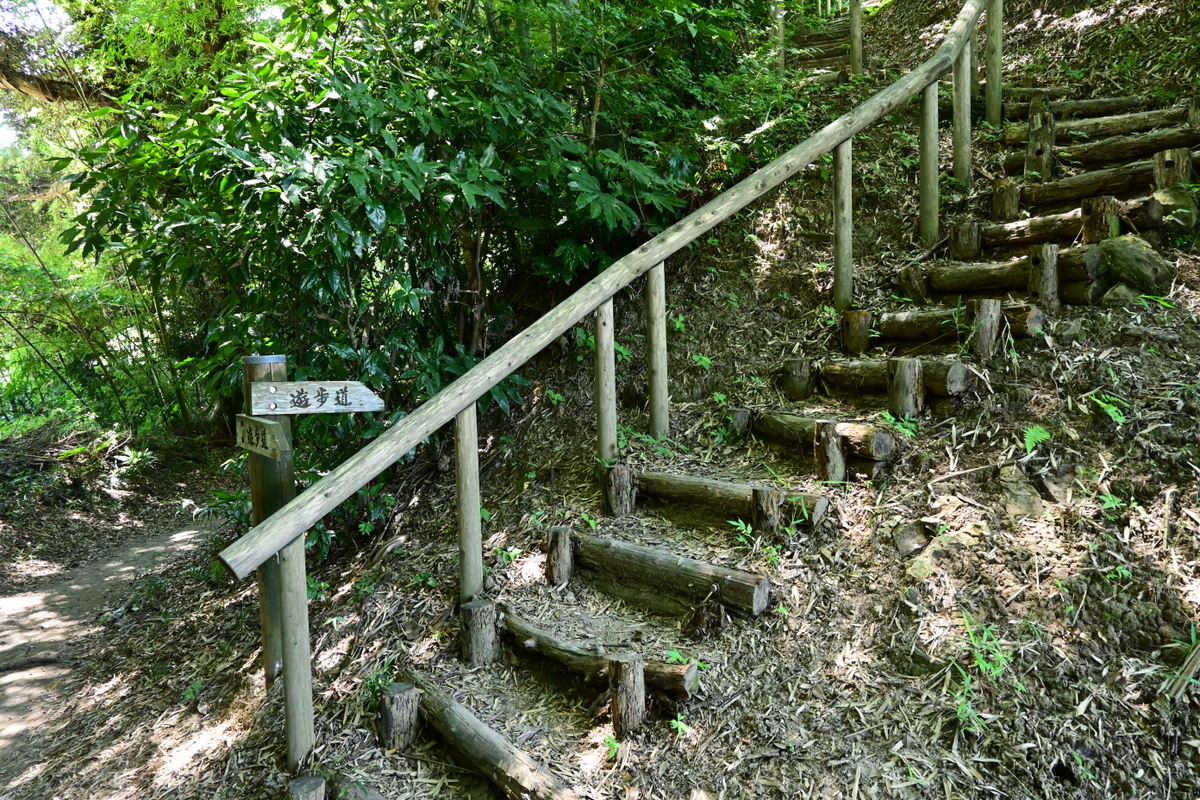 永福寺跡：遊歩道入り口