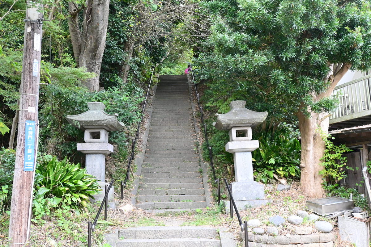 北条義時法華堂跡への階段