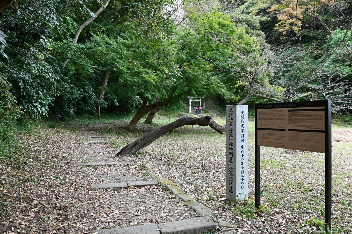 階段を登ったところ