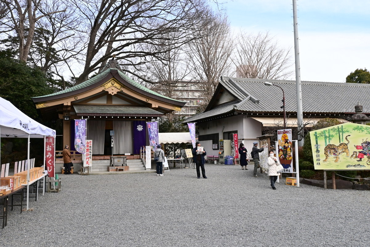 白旗神社 広場