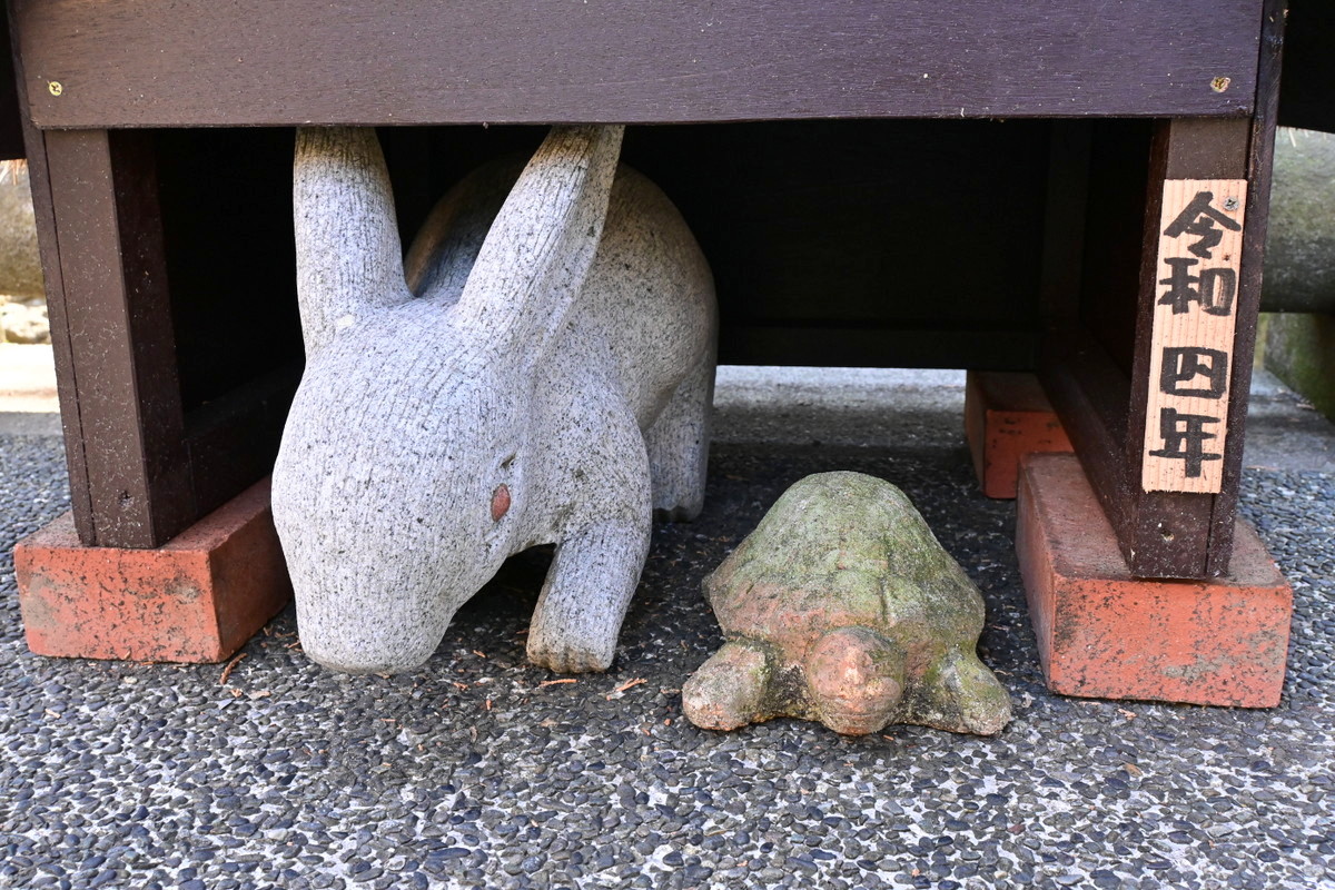 明月院：ウサギとカメがお出迎え