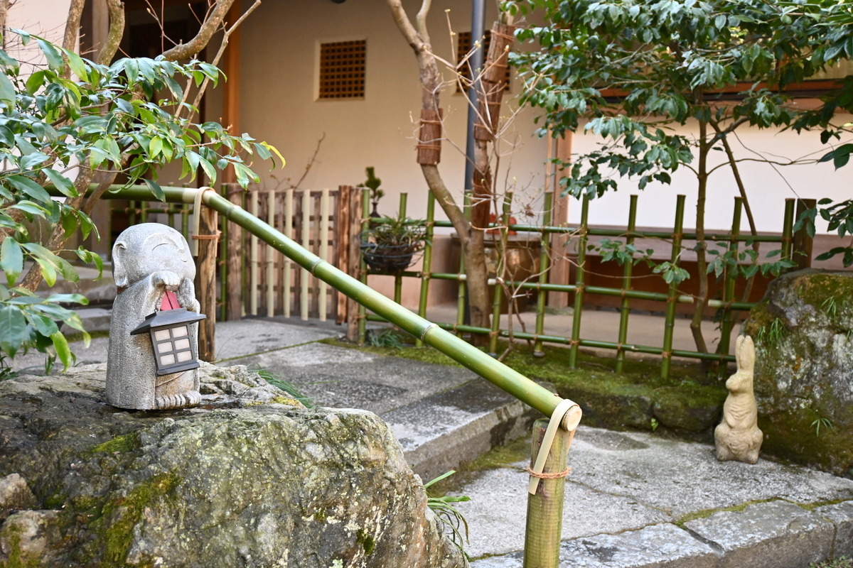 明月院：寺務所入り口