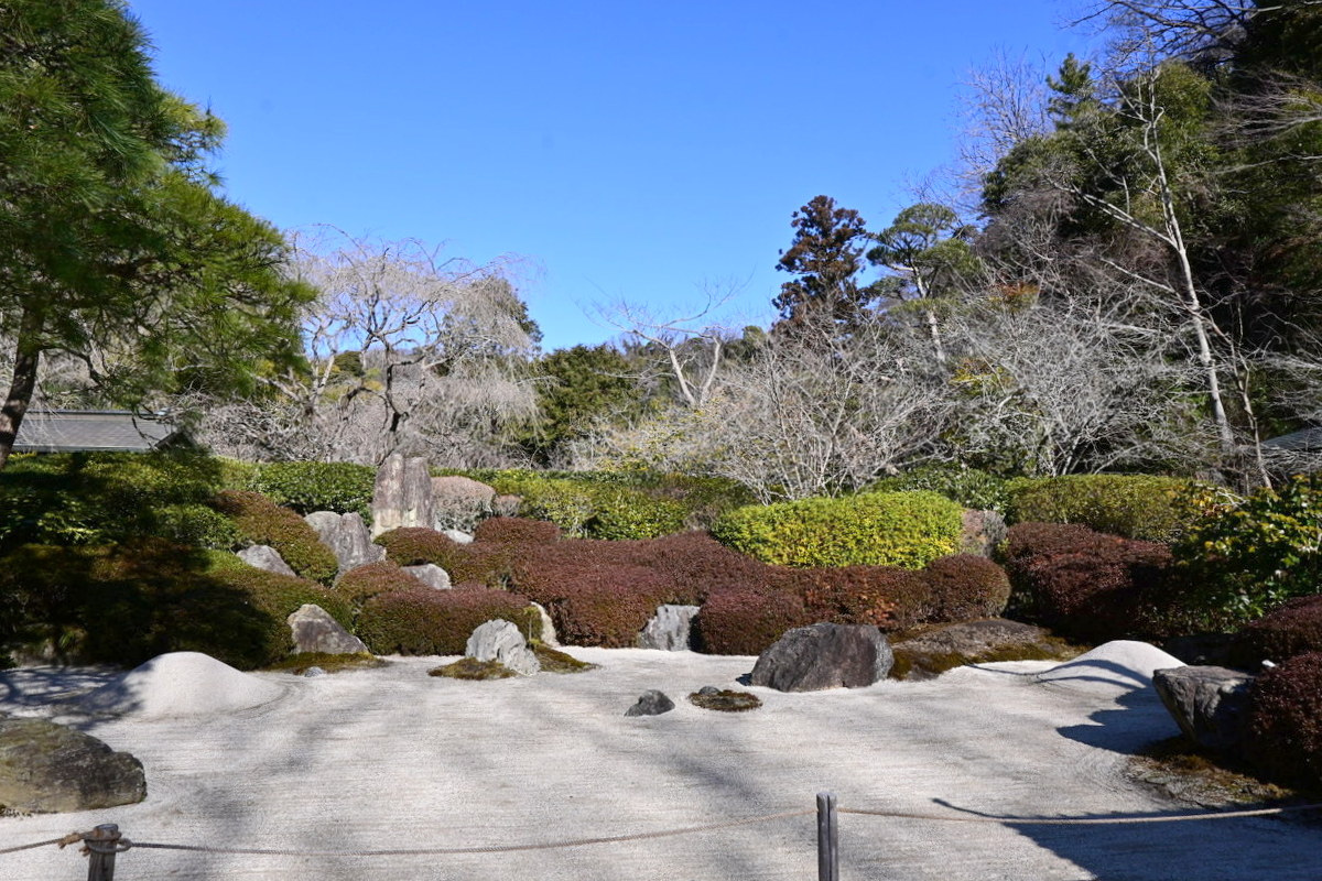 明月院：枯山水の庭園