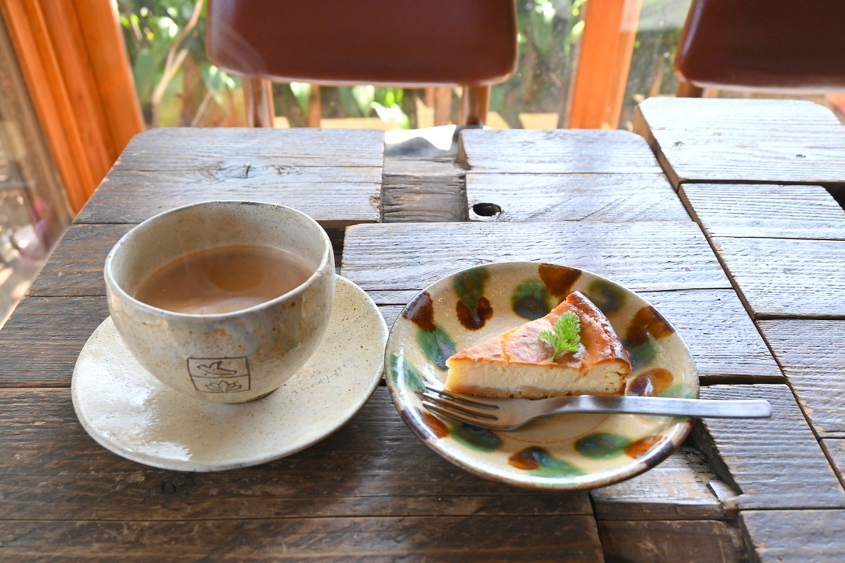 手ぬぐいカフェ一花屋：チャイとチーズケーキ