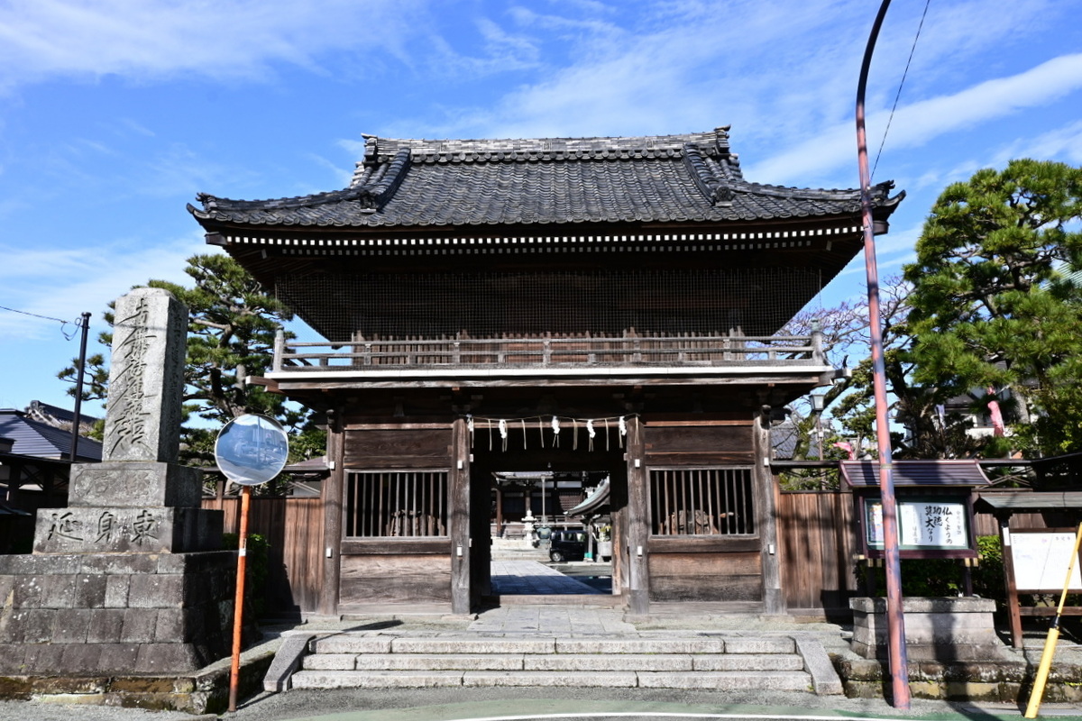 本覚寺：仁王門