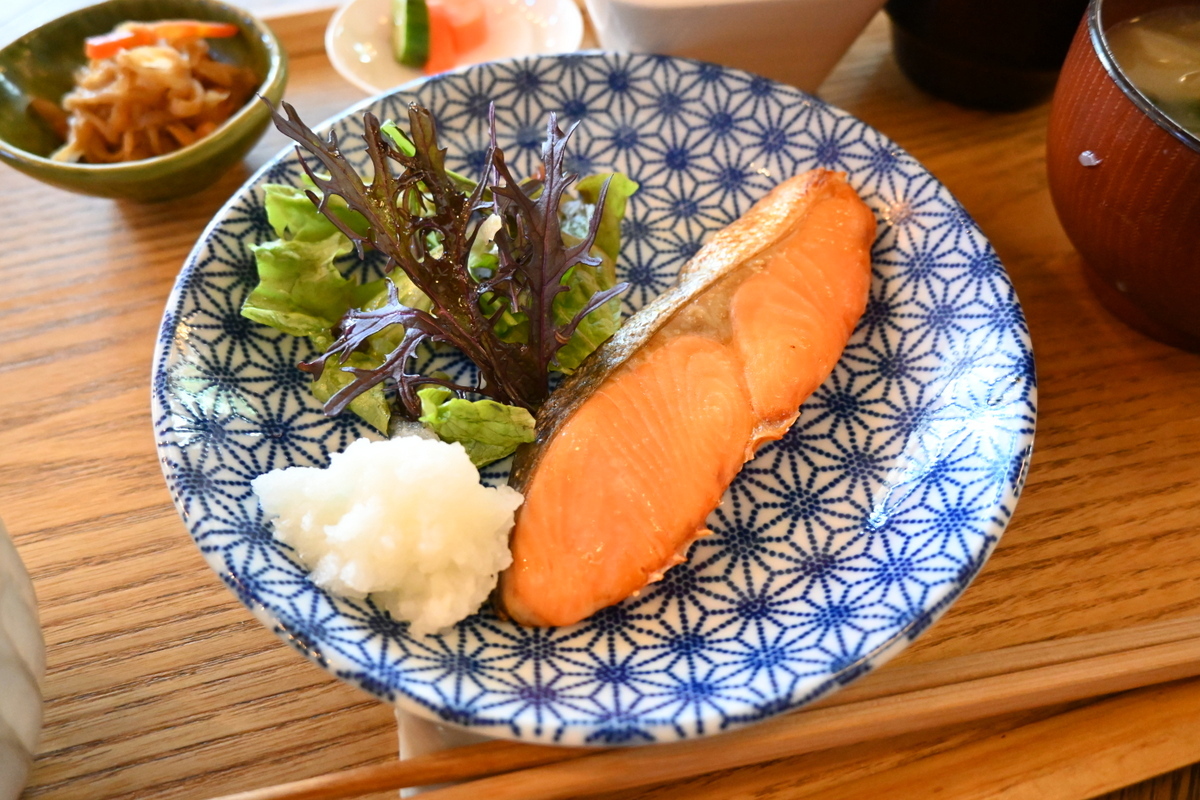 cobakaba：焼き鮭定食の鮭