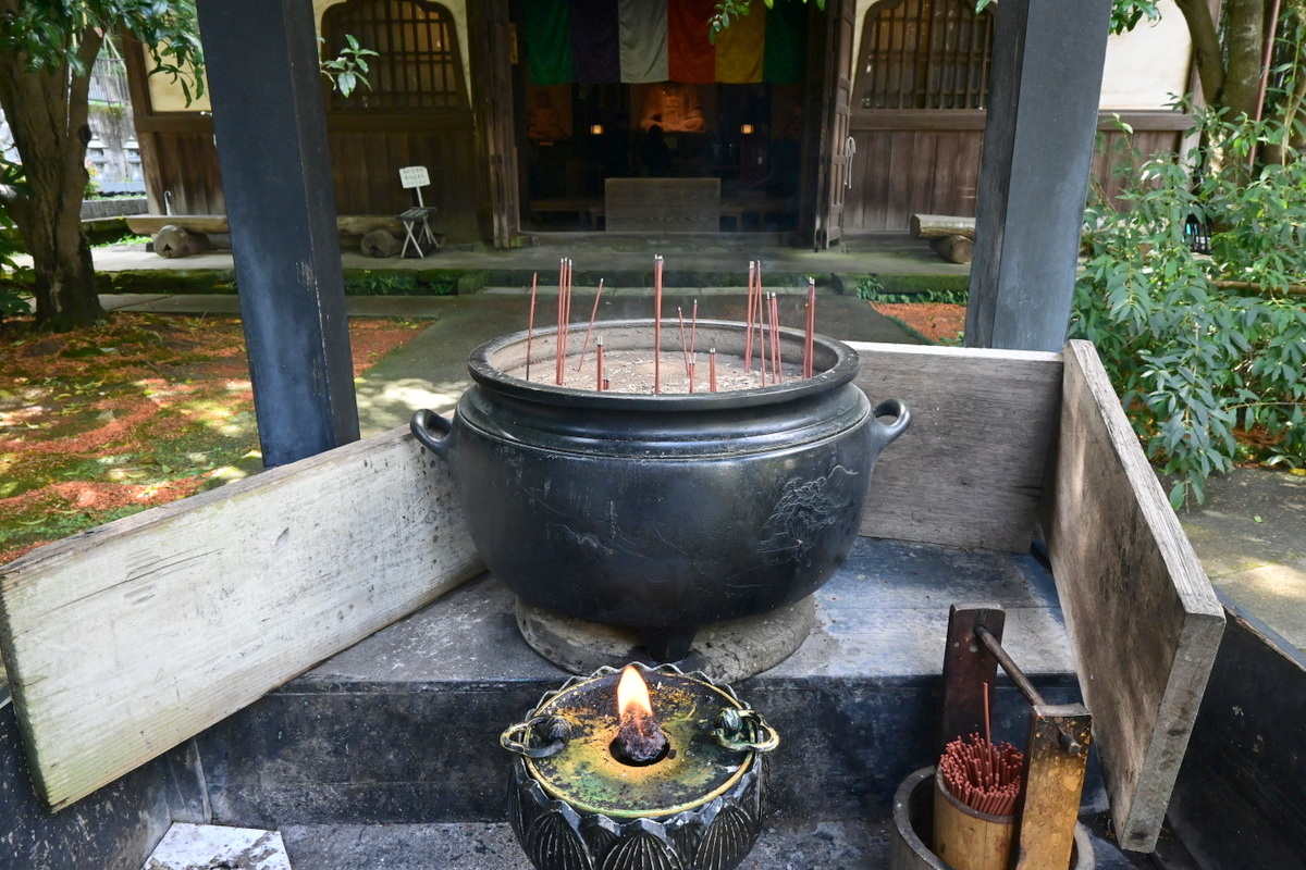 圓應寺：お線香