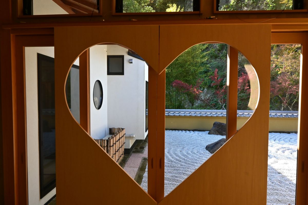 猪目模様の窓の型