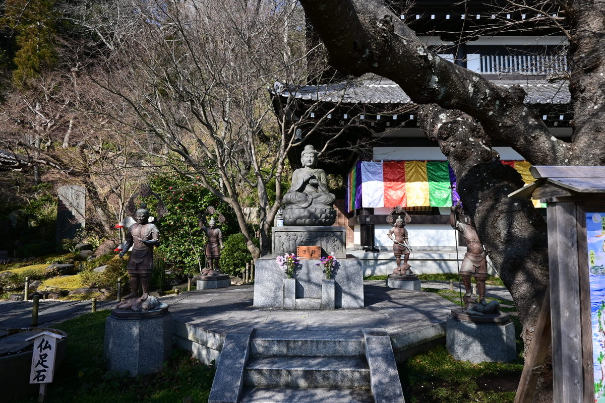 長谷寺：釈迦如来像と四天王像