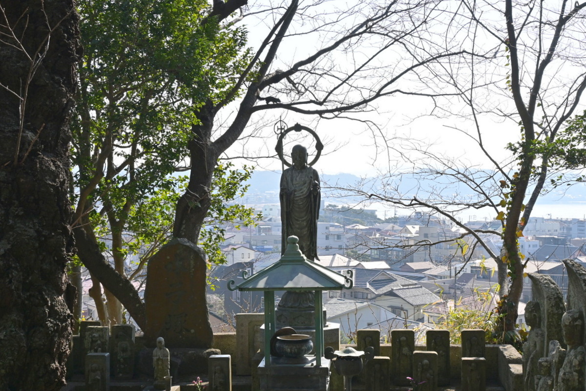 長谷寺：地蔵菩薩像（頭上の枝にリス）