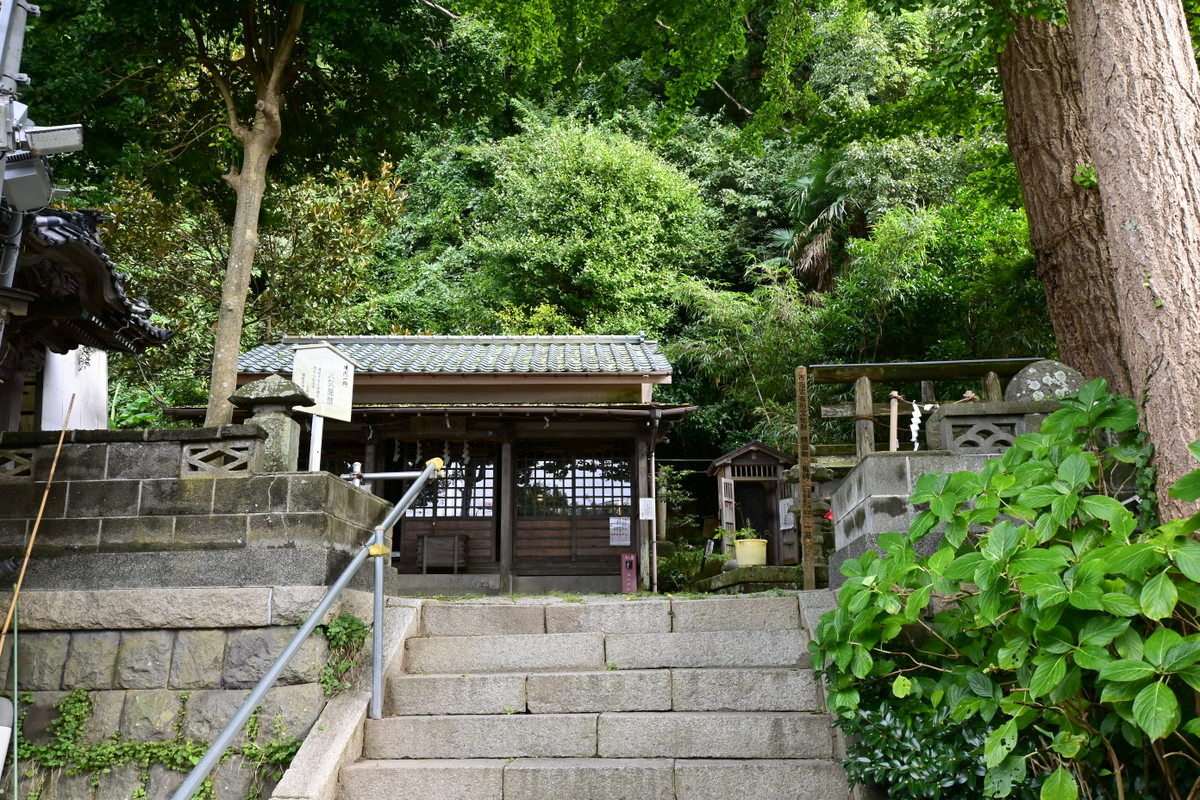 五所神社：参道から境内へ