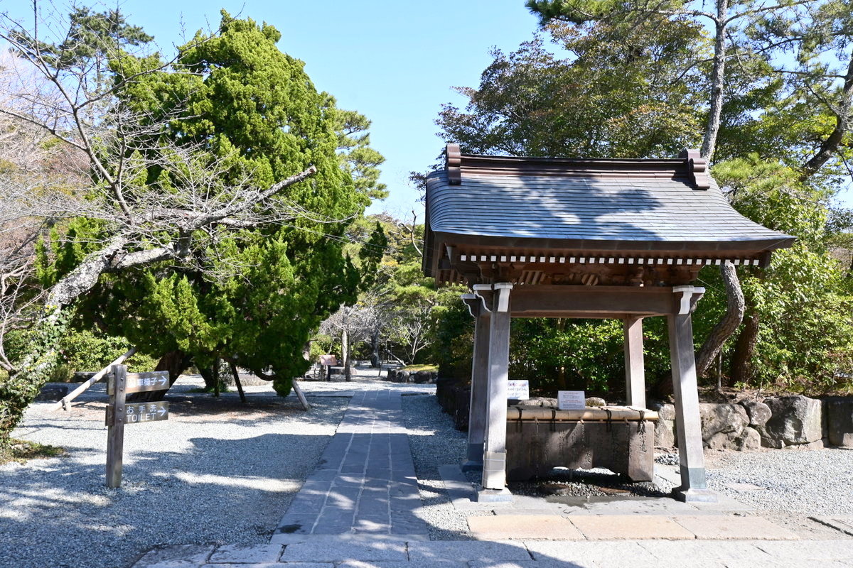 高徳院：手水舎