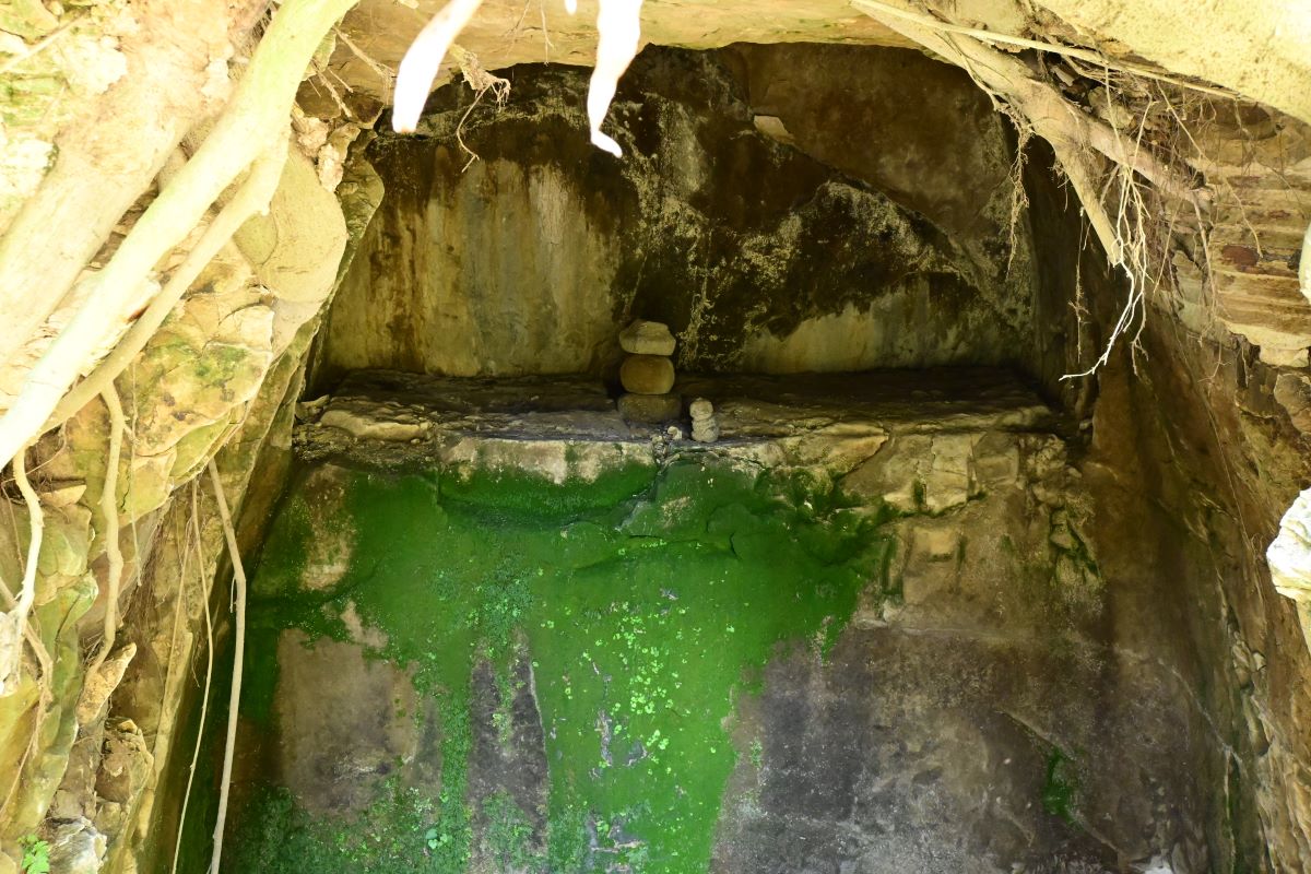 光則寺：大橋太郎通貞土籠内部