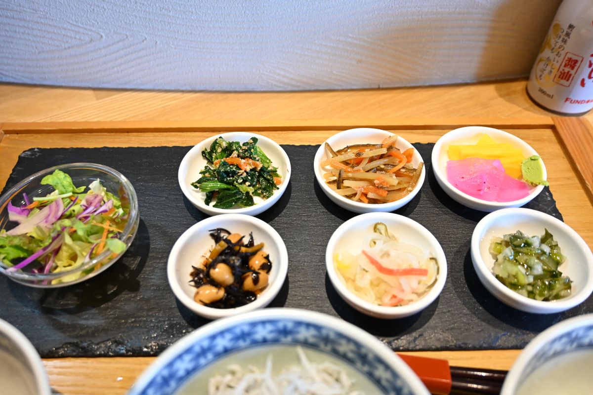 三色御膳 サラダと小鉢
