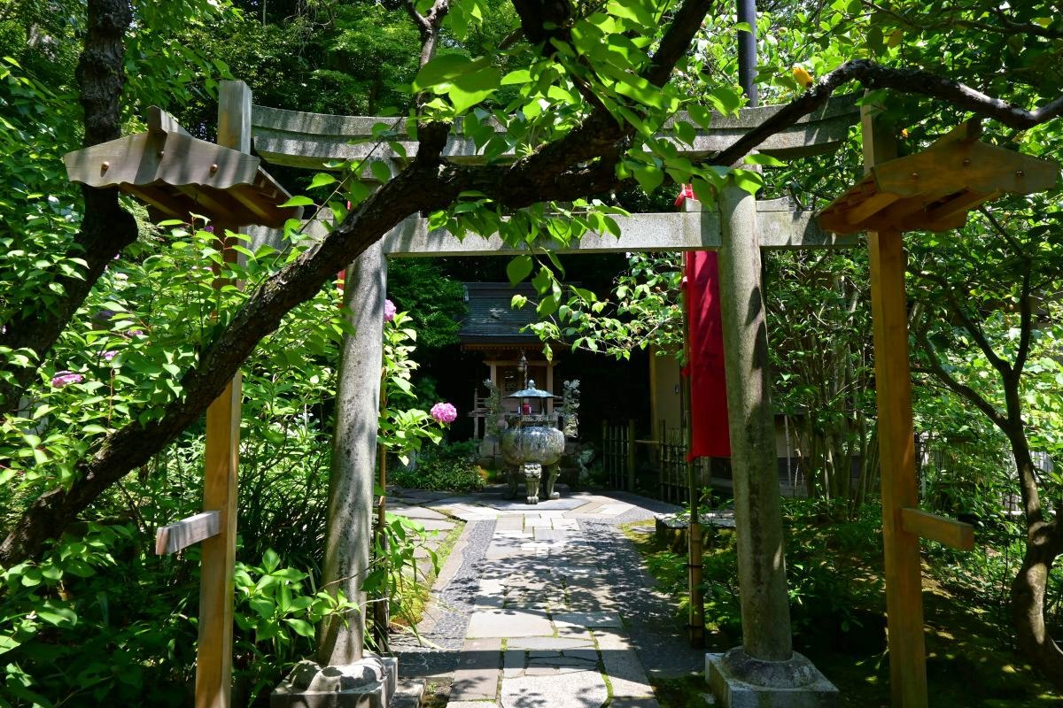 杉本寺:弁天堂