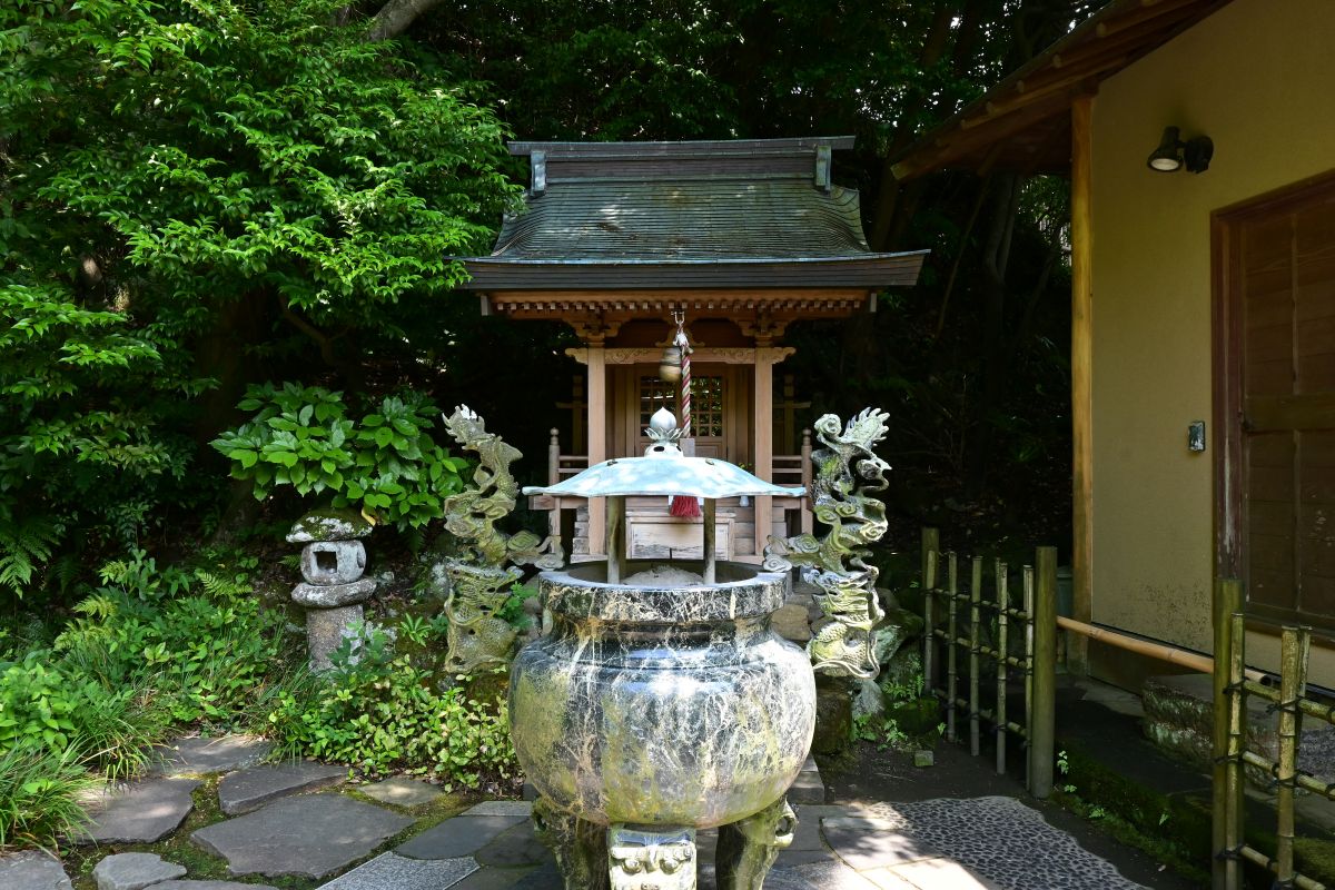 杉本寺:弁天堂